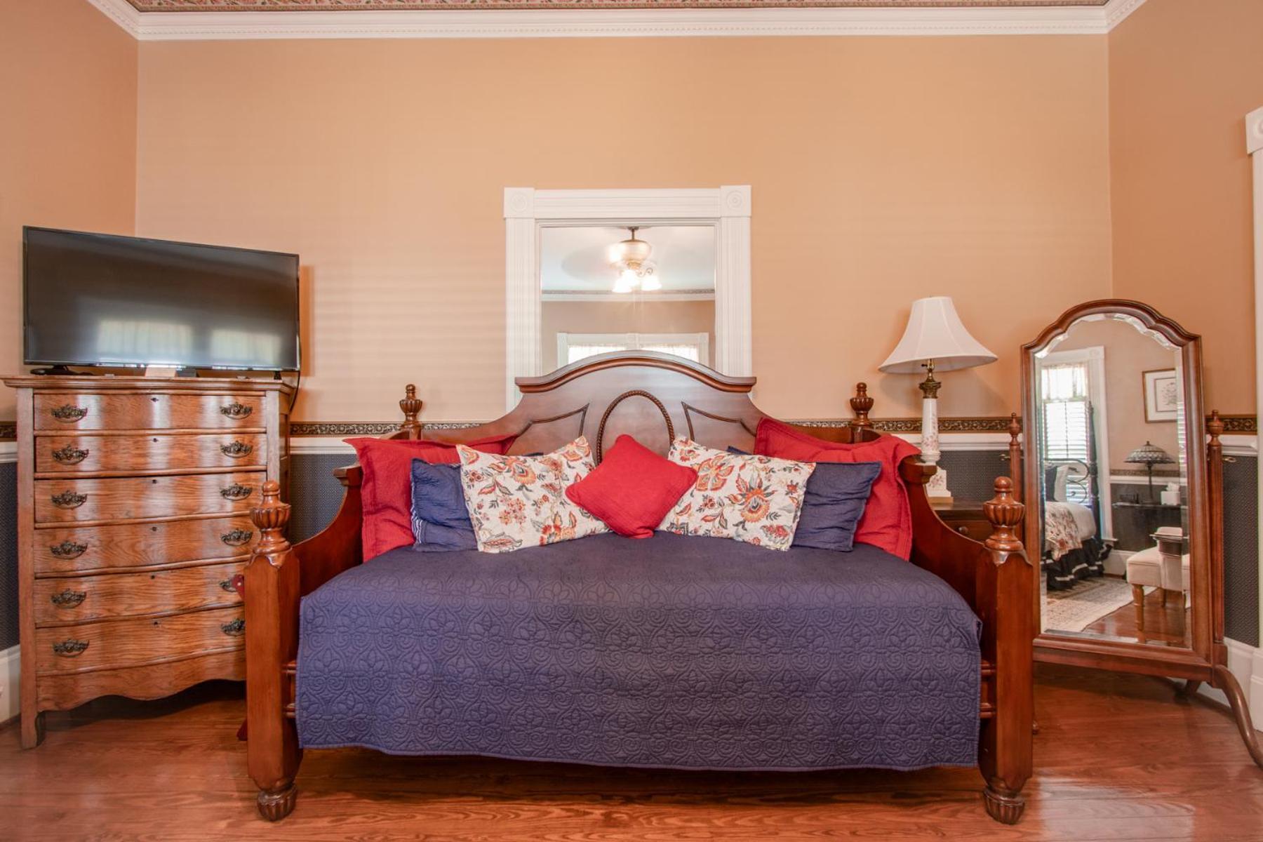 The Oaks Victorian Inn Christiansburg Exterior photo