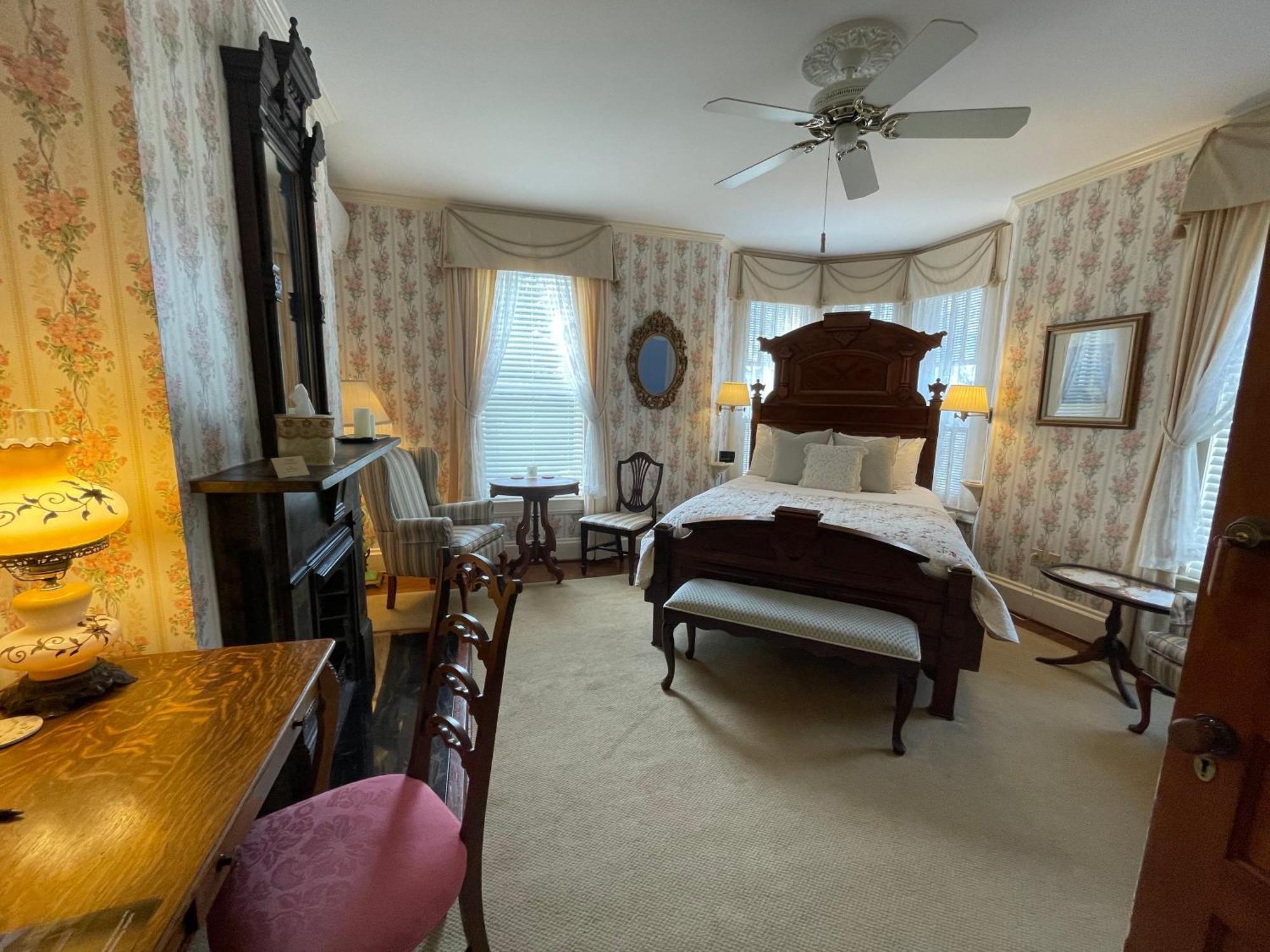The Oaks Victorian Inn Christiansburg Exterior photo