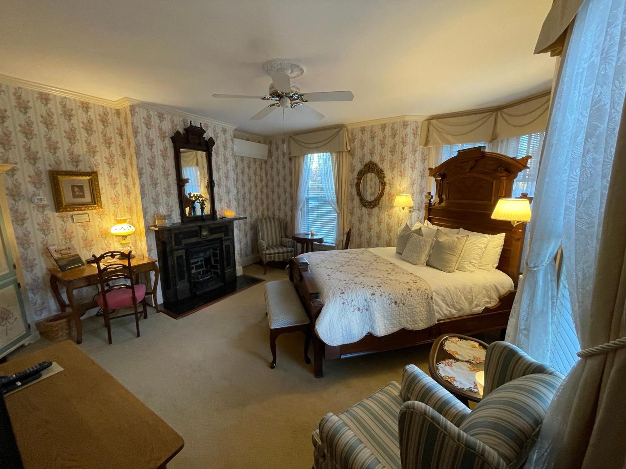 The Oaks Victorian Inn Christiansburg Exterior photo